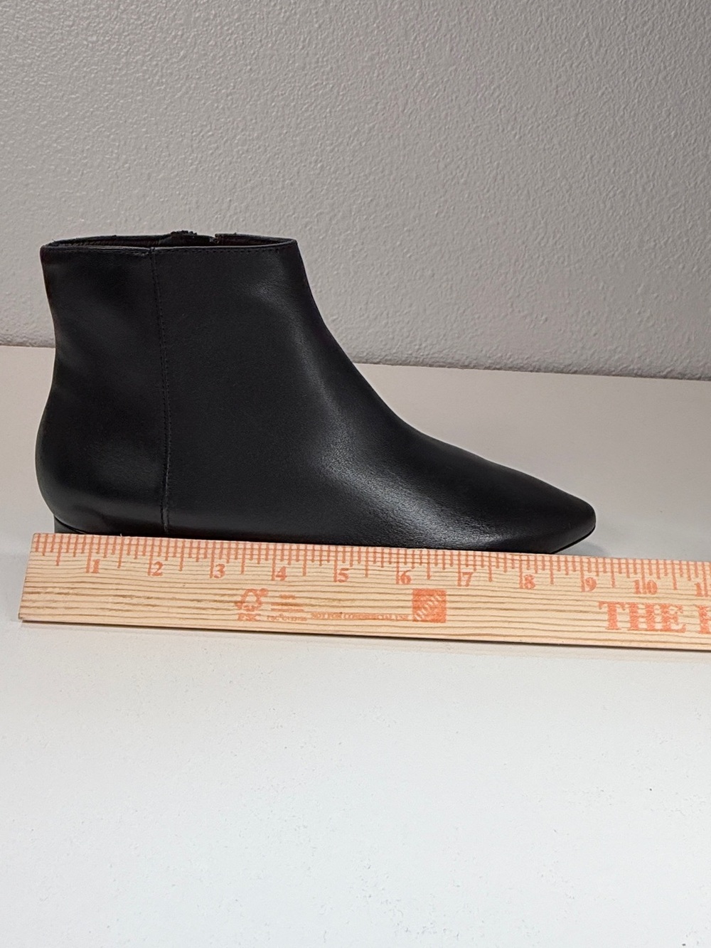 Aquatalia Waterproof Black Leather Pointed Toe Ankle Booties size 7.5 sleek - Picture 3 of 15